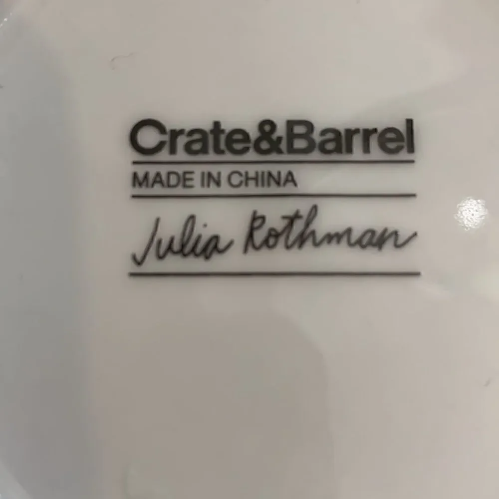 Crate & Barrel Julia Rothman Christmas Decorated Door 4 Cup Or 32 Oz Serve Bowl